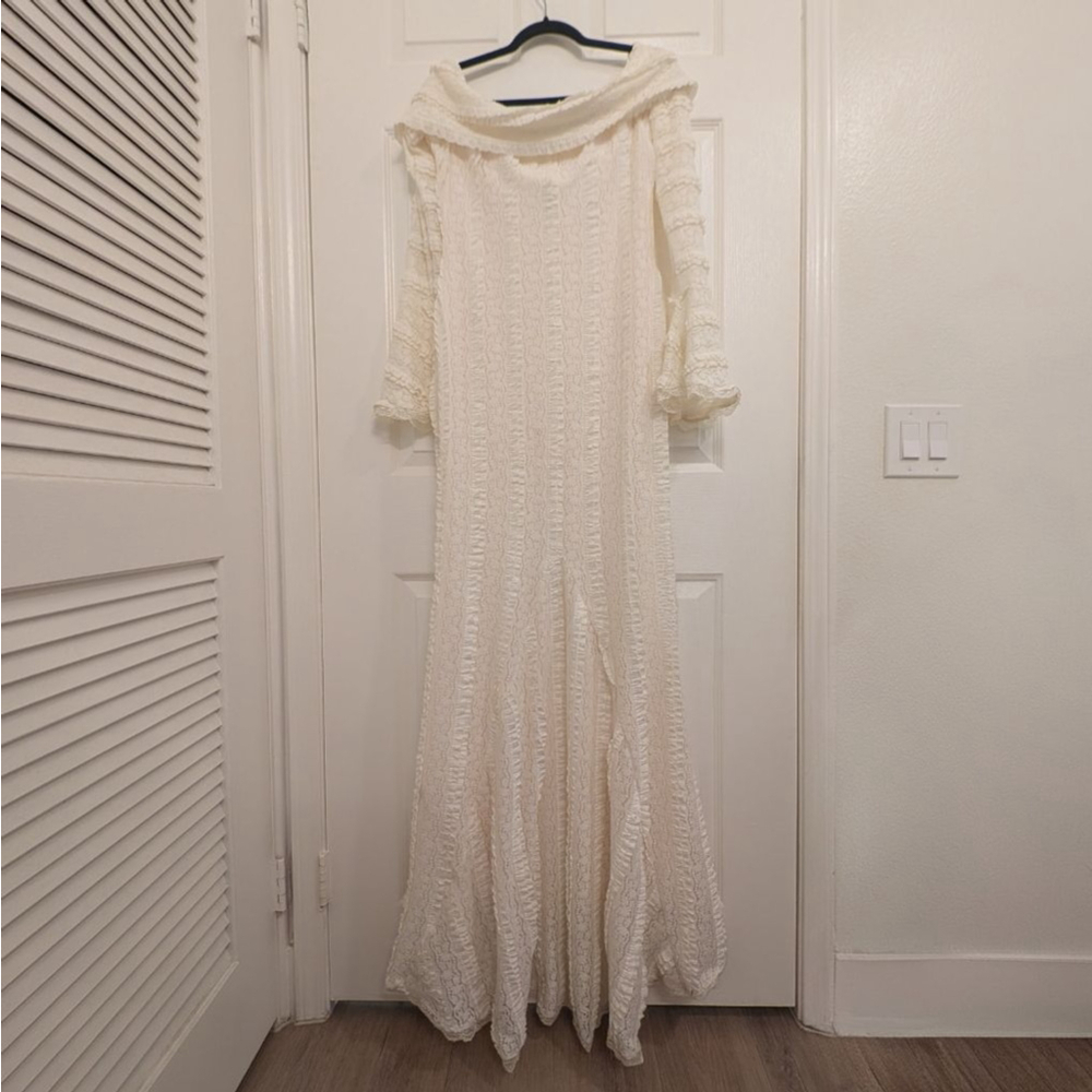 Bohemian Off-the-Shoulder Lace Mermaid Dress with Bell Sleeves and Train Bridal - Picture 10 of 10